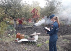 dacha-dachnik-palit-travu-ded-starik-mchs-shtraf